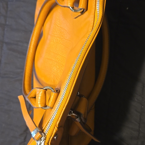 Stylish Tan Leather Handbag - Picture 7 of 7
